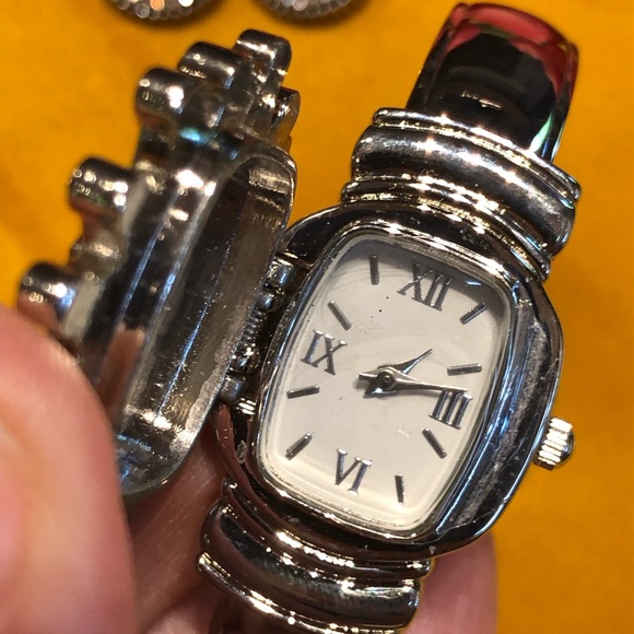 ☀️ Hidden Watch Cuff and Sparkling Earrings - Picture 4 of 8